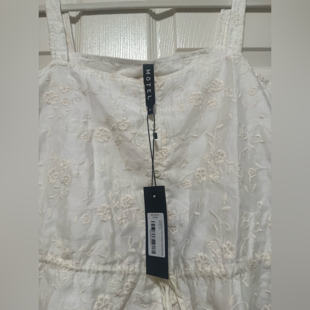 Motel Zaraku Top in Fresia Broderie Ivory - Picture 8 of 14